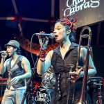 Band auf der Bühne im Tollwood Festivalclub