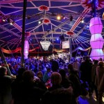 Der vollbesetzte Tollwood Festivalclub.