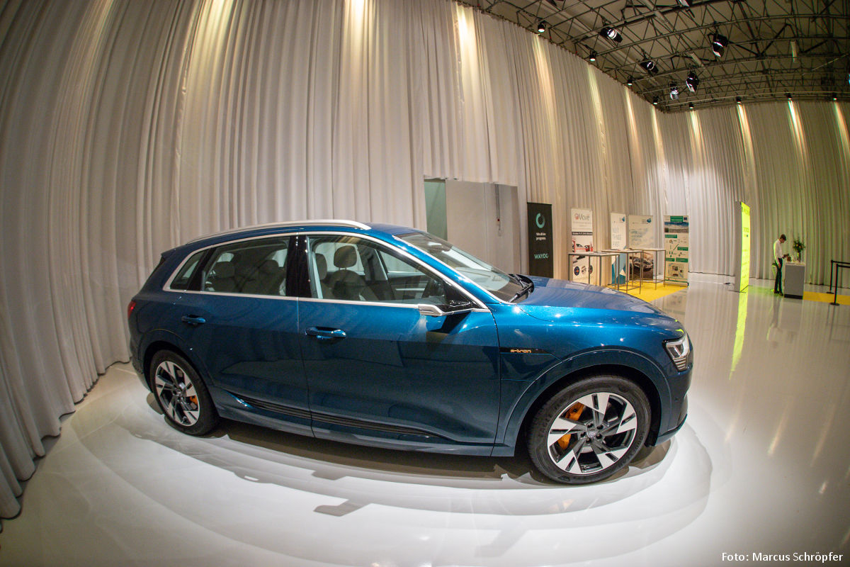 Der Audi e-tron wurde auf dem Showroom der be.connected 2018