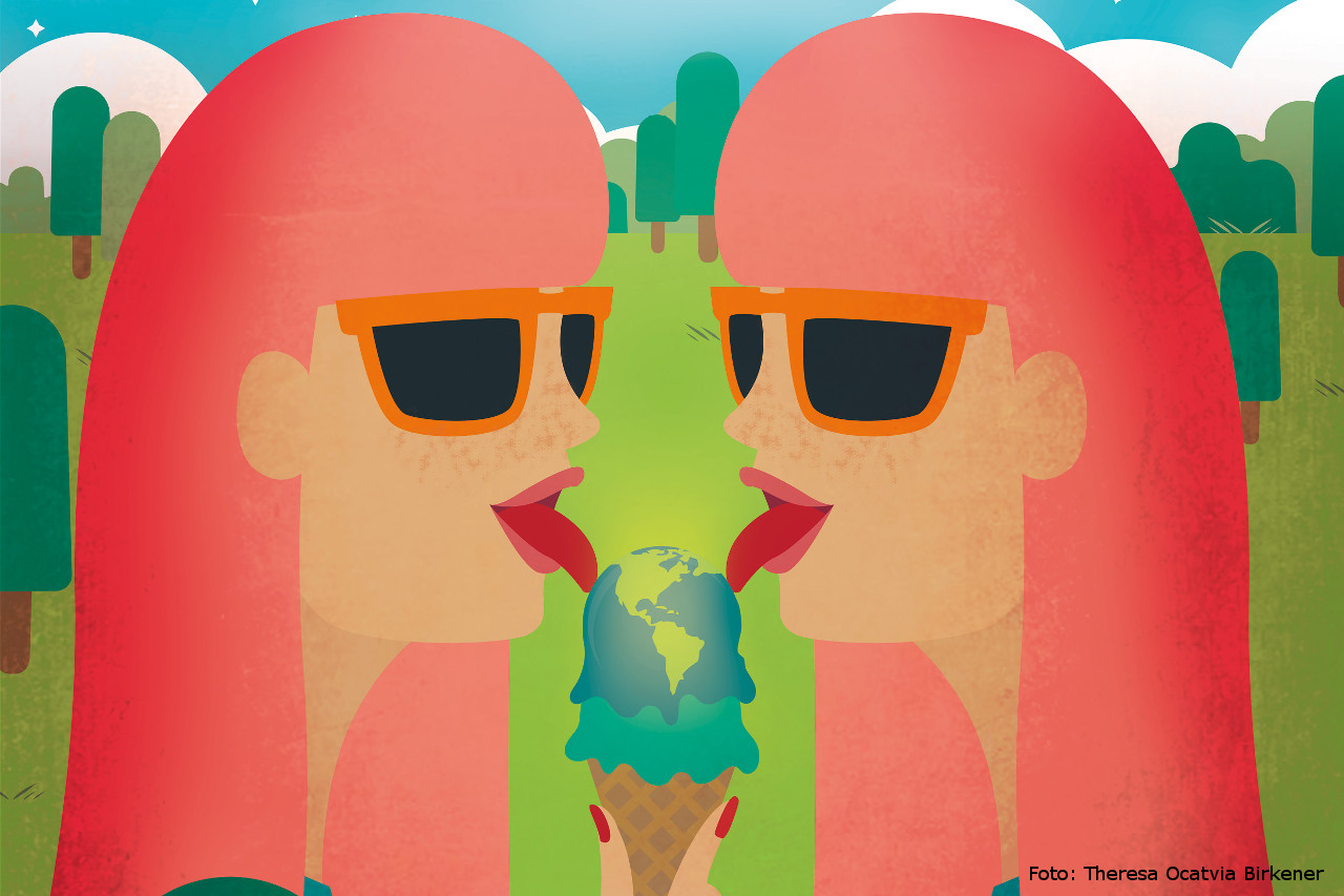 Zwei Frauen essen Eis - Idee Sommerevent Tollwood 2019