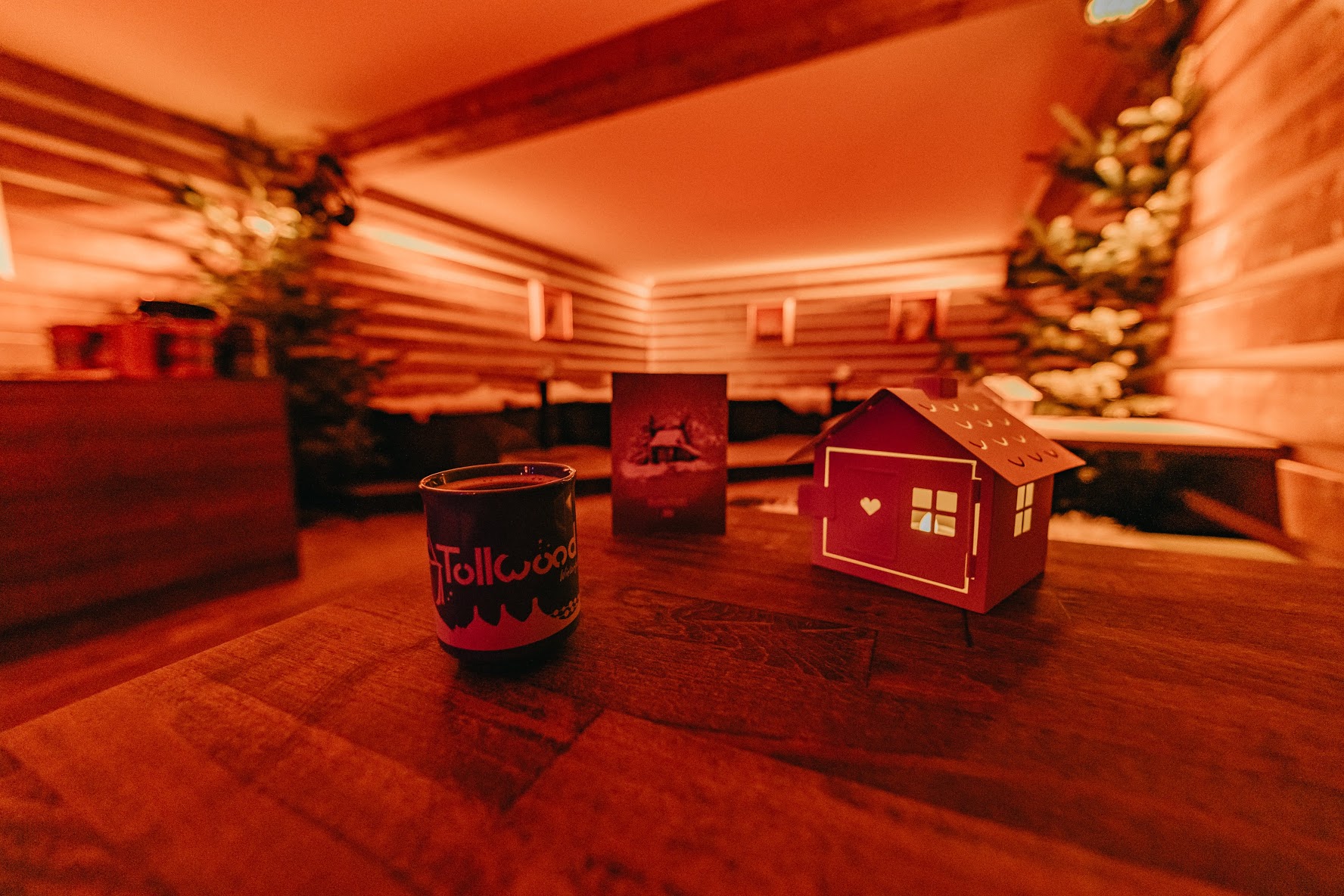 Deine Tollwood Weihnachtsfeier mit Glühwein und Dekoration