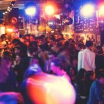Firmenevents im Substanz: Party, lachende Gesichter, Menschen